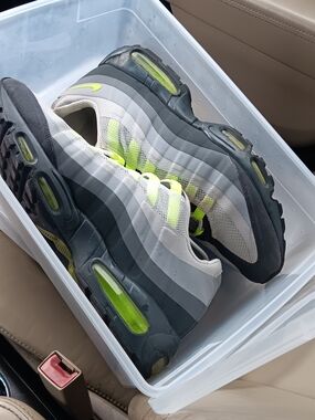 Nike Men’s Air Max 95 Sneakers in Black, Gray & Volt Size 12 (2011)